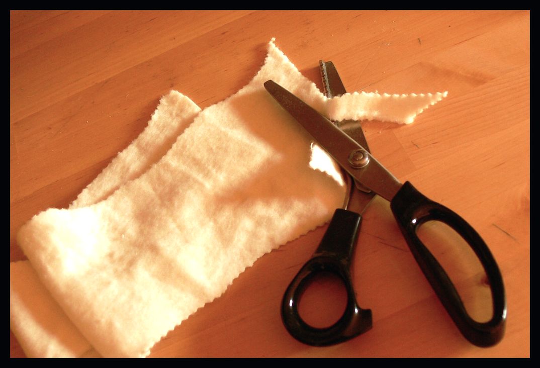 il taglio della stoffa per il dischetto struccante lavabile